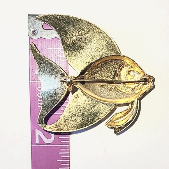 DAMASCENE ANGEL FISH PIN BROOCH - MADE IN SPAIN - Picture 6 of 8